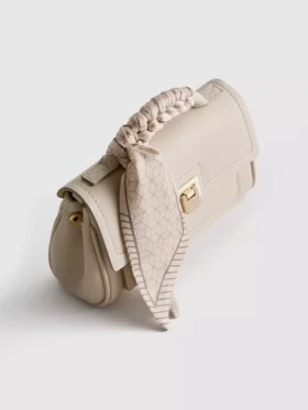 Crossbody-väska med scarf-detalj