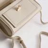 Crossbody-väska med scarf-detalj
