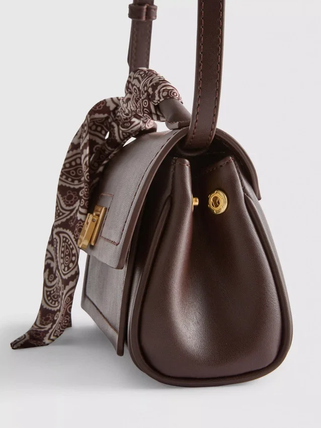 Crossbody-väska med scarf-detalj