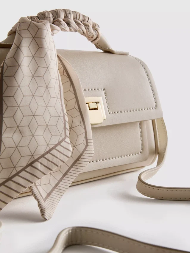 Crossbody-väska med scarf-detalj