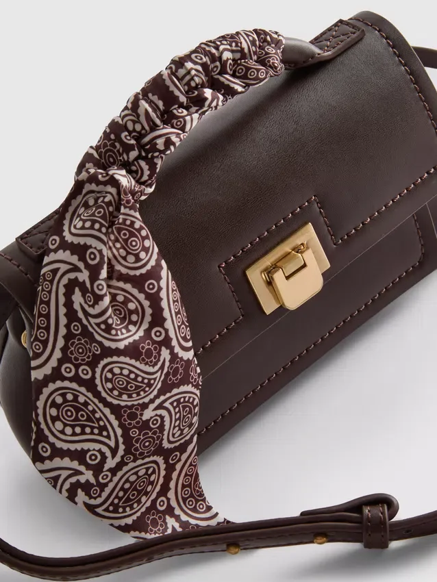 Crossbody-väska med scarf-detalj