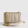 Crossbody-väska med överlappande flik