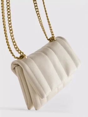 Crossbody-väska med överlappande flik