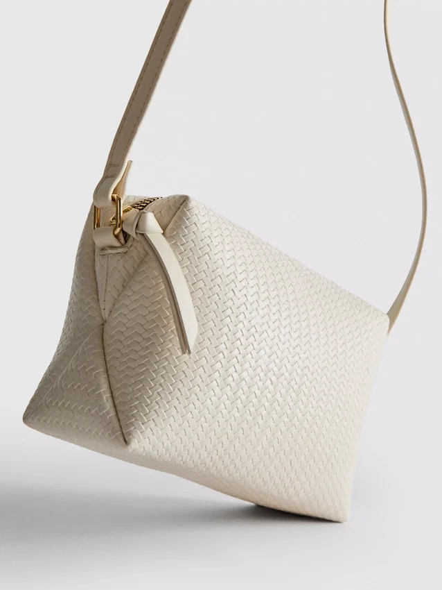 Crossbody-väska med vävd effekt