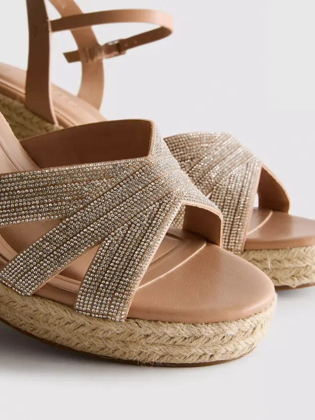 Dekorerade espadriller med kilklack