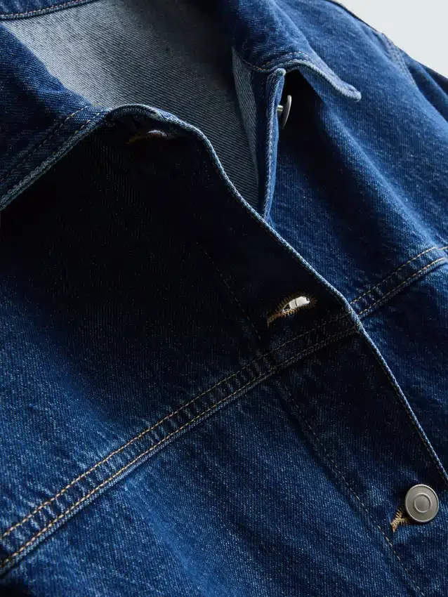 Denimjacka med påsydda fickor i bomull