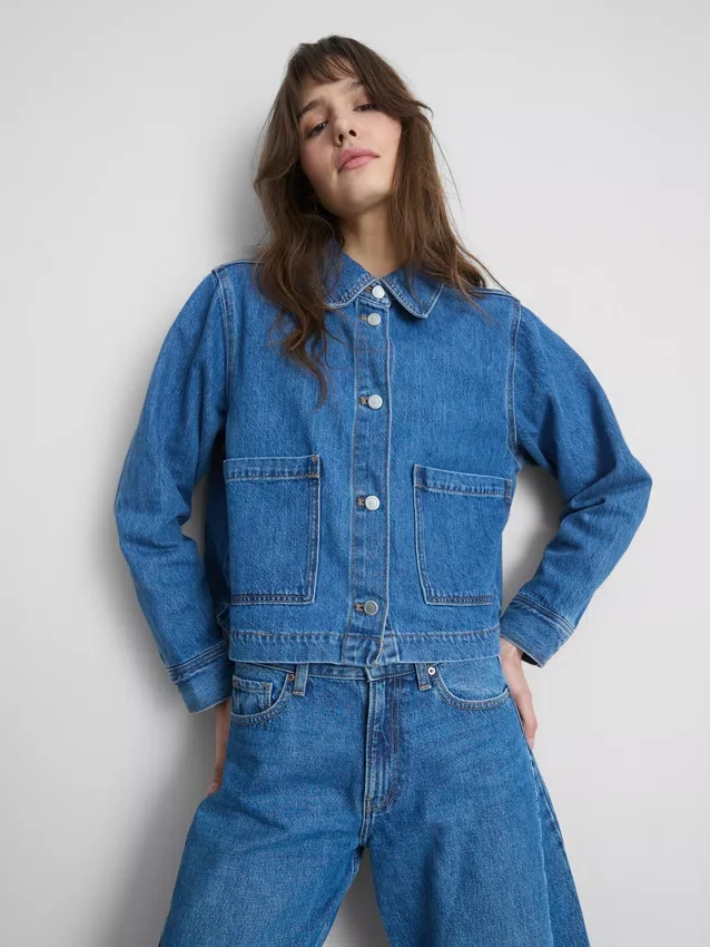 Denimjacka med påsydda fickor i bomull