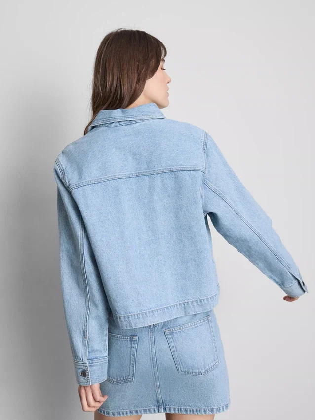 Denimjacka med påsydda fickor i bomull