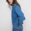 Denimjacka med påsydda fickor i bomull