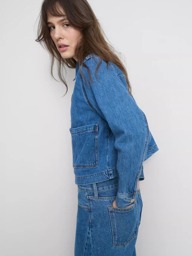 Denimjacka med påsydda fickor i bomull