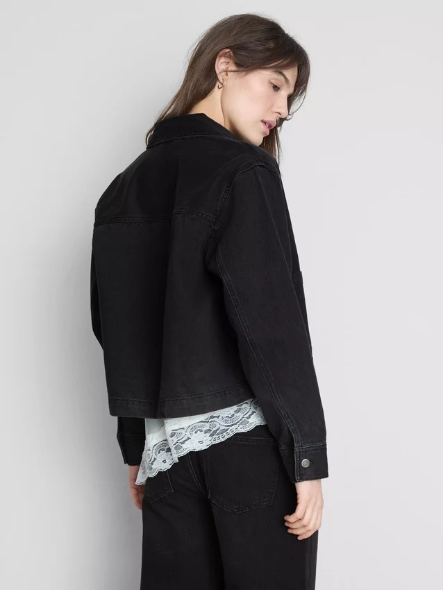 Denimjacka med påsydda fickor i bomull