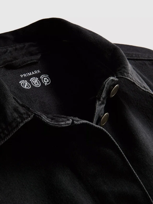 Denimjacka med påsydda fickor i bomull