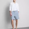 Denimshorts med struktur och dragsko