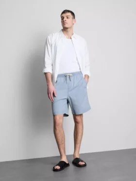 Denimshorts med struktur och dragsko