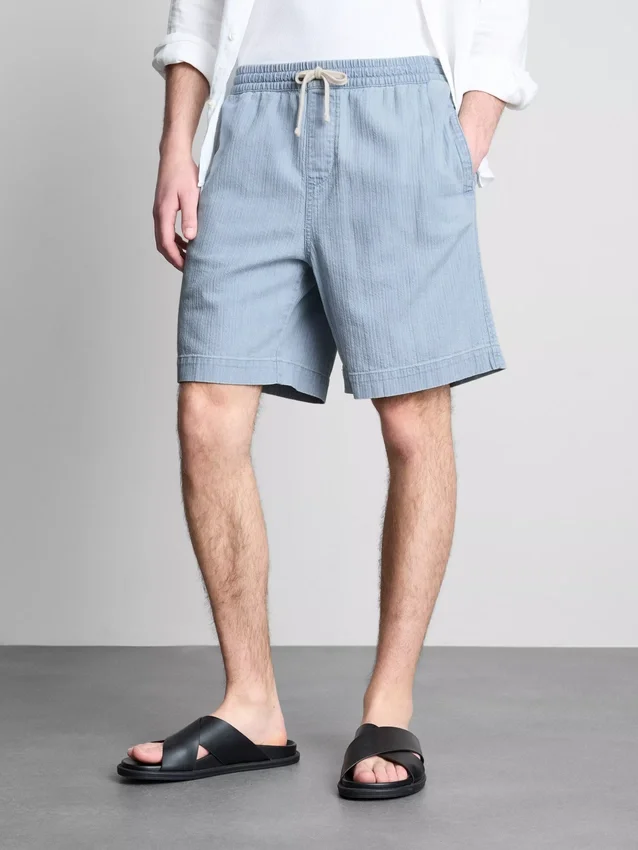 Denimshorts med struktur och dragsko