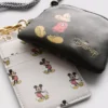 Disneys Mickey Mouse-plånbok i konstläder med snodd