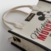Disneys Mickey och vänner-tote i konstläder