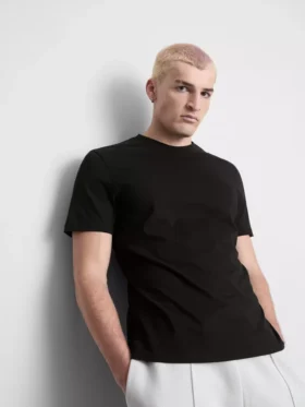 En T-shirt med normal passform, korta ärmar och rund halsringning