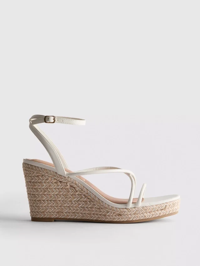 Espadriller med remmar och kilklack