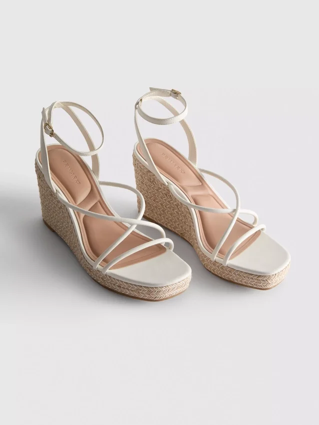 Espadriller med remmar och kilklack