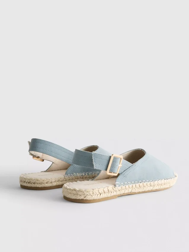 Espadriller med spänne bak