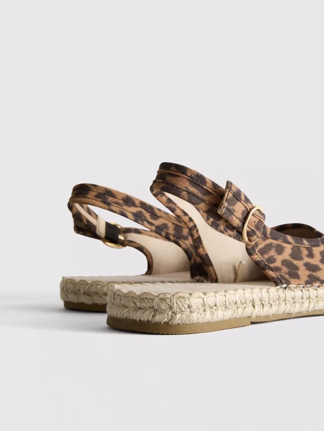Espadriller med spänne bak