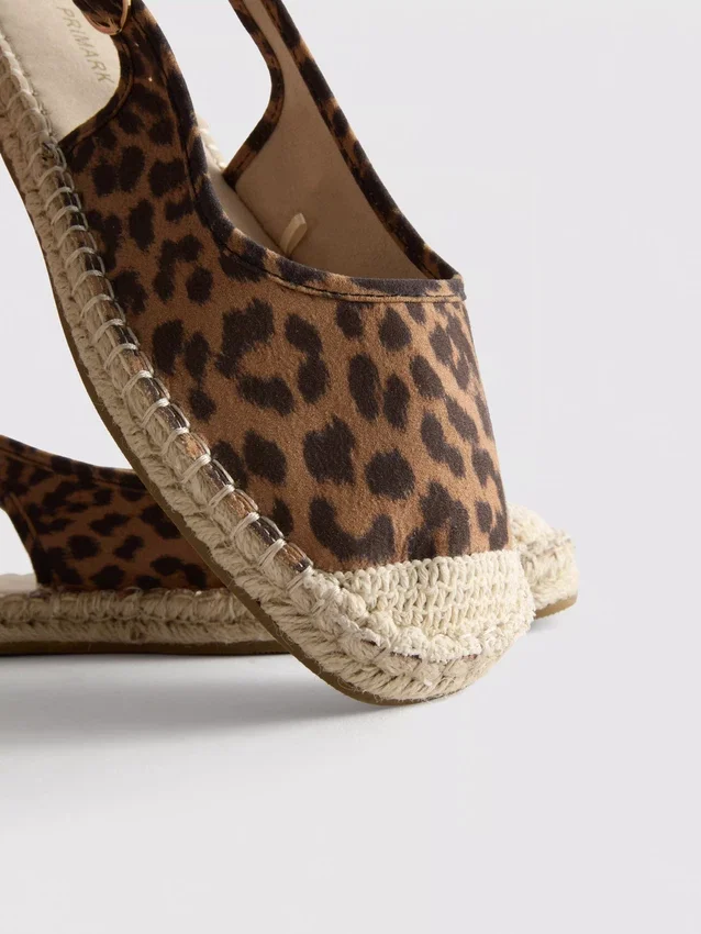 Espadriller med spänne bak
