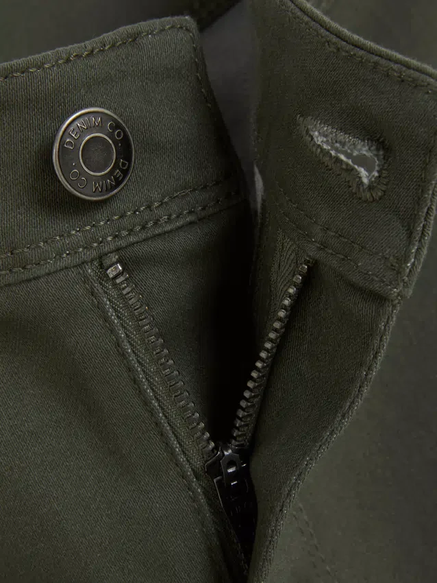 Essential skinny jeans med medelhög midja | normal