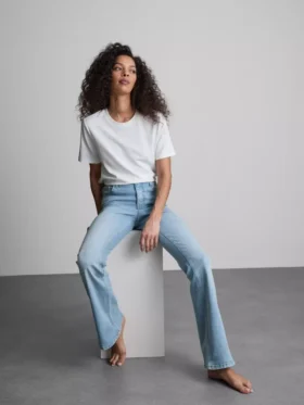 Flared-jeans i bomullsdenim med medelhög midja