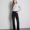 Flared-jeans i bomullsdenim med medelhög midja