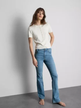 Flared-jeans i bomullsdenim med medelhög midja