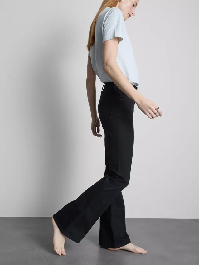 Flared-jeans i bomullsdenim med medelhög midja