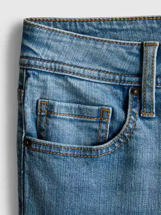 Flared-jeans i bomullsdenim med medelhög midja