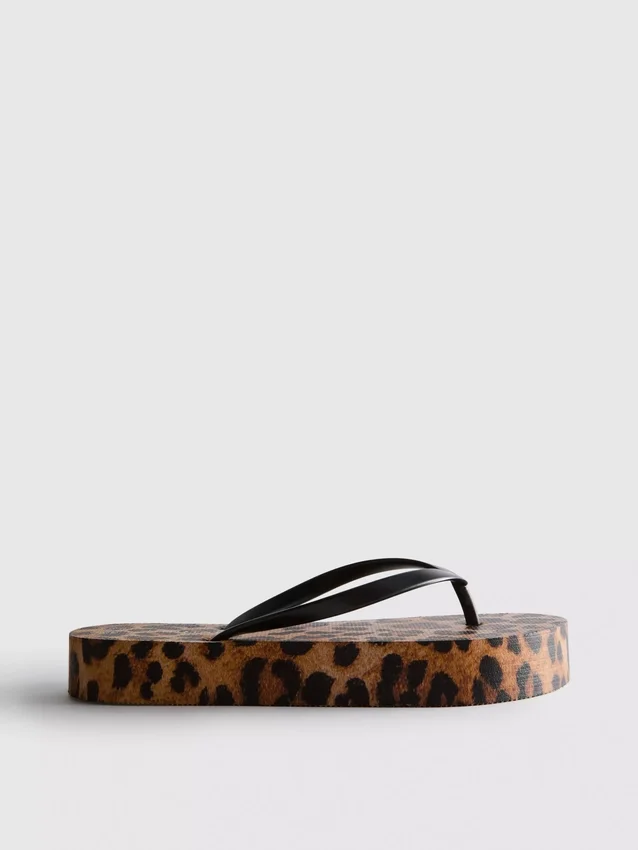 Flatform-flipflops med leopardmönster