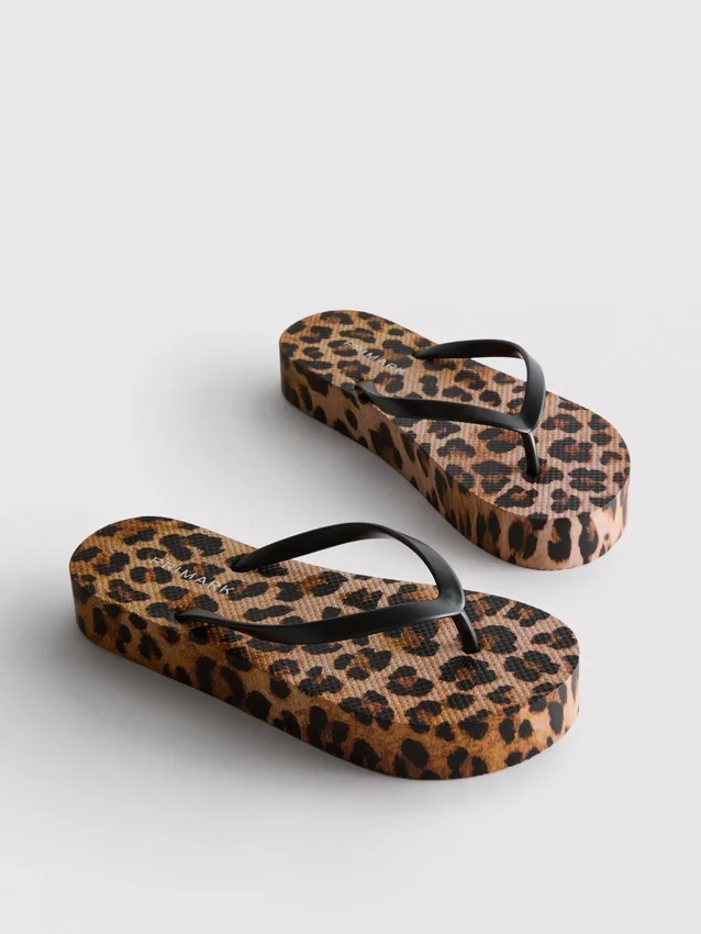 Flatform-flipflops med leopardmönster