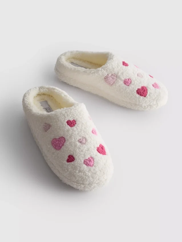 Fleece-tofflor med hjärtmönster