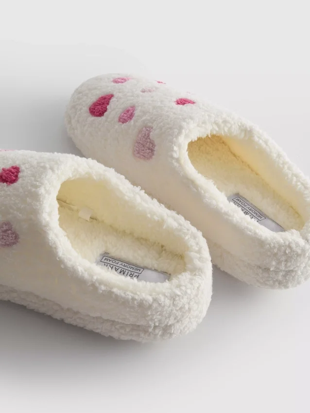Fleece-tofflor med hjärtmönster