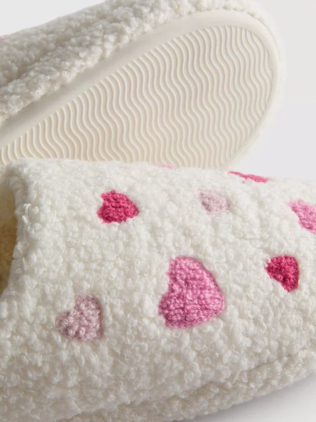 Fleece-tofflor med hjärtmönster