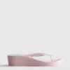 Flip-flops med strass och kilklack