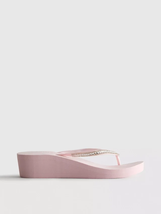 Flip-flops med strass och kilklack