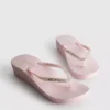 Flip-flops med strass och kilklack