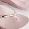 Flip-flops med strass och kilklack