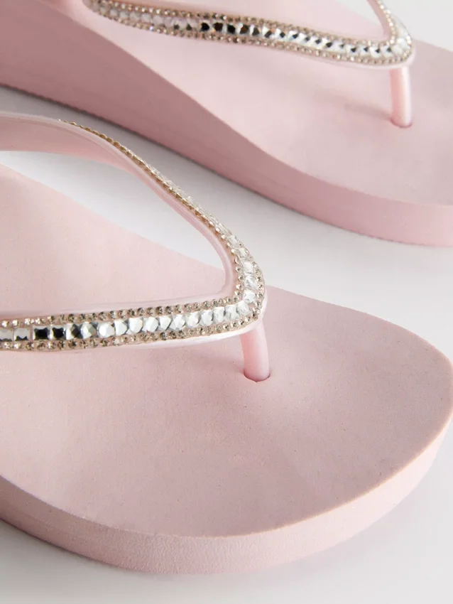 Flip-flops med strass och kilklack