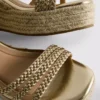 Flätade sandaler med kilklack
