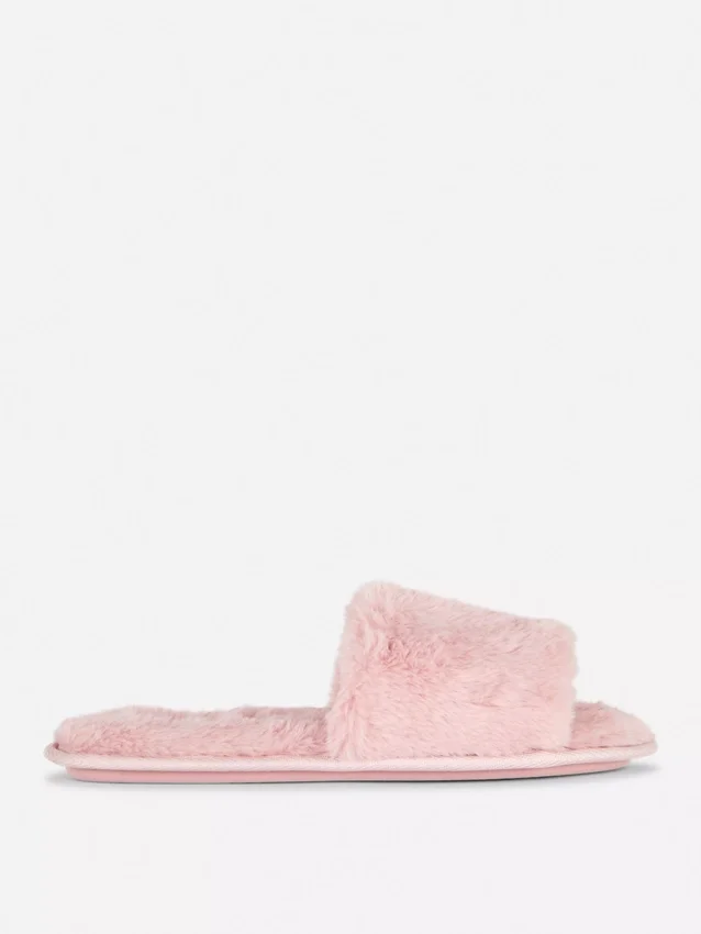 Fluffiga tofflor med korsband