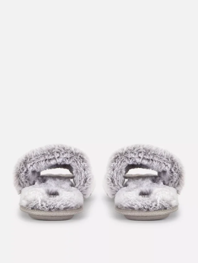 Fluffiga tofflor med korsband