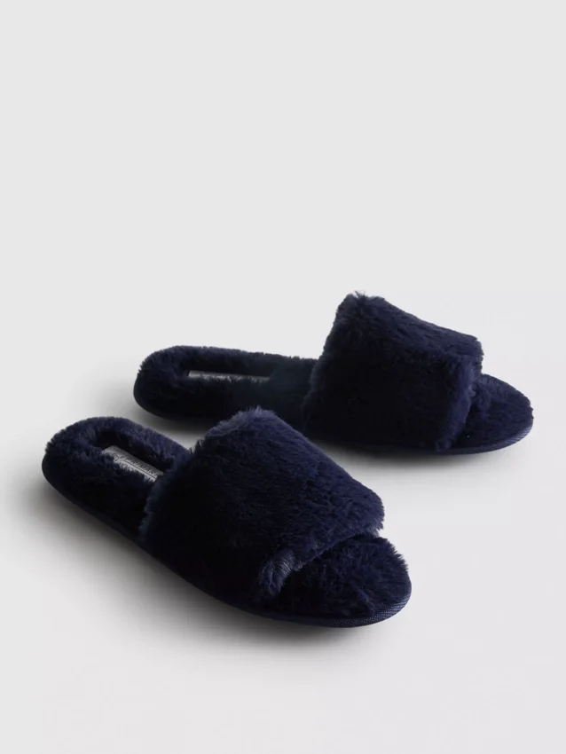 Fluffiga tofflor med korsband