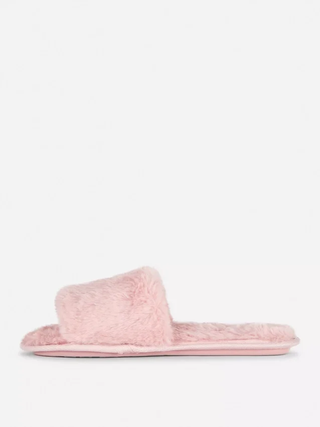 Fluffiga tofflor med korsband