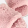 Fluffiga tofflor med korsband