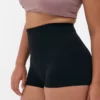 Formande shorts i midjan